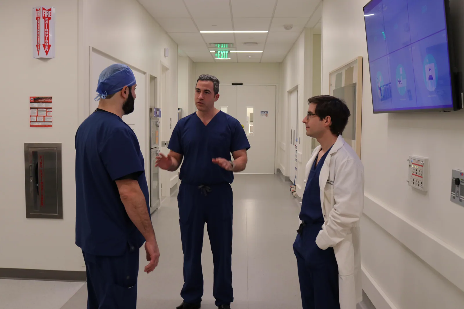 Dr. Siamak Yasmeh discussing a case with surgical colleagues